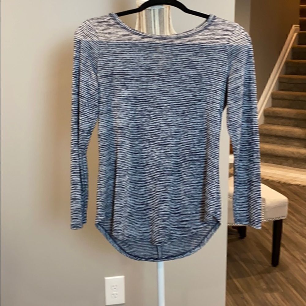 Athleta peek a boo back Long sleeve top XS